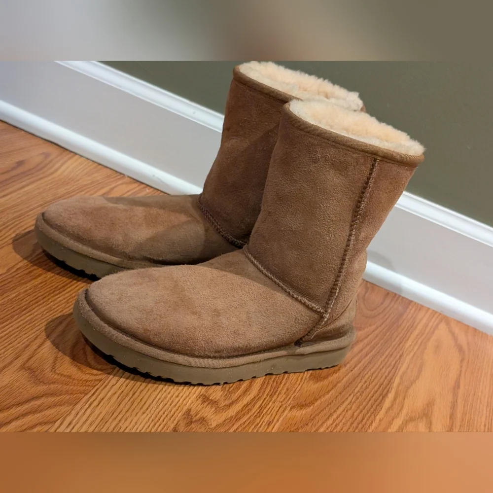UGG Classic Short II